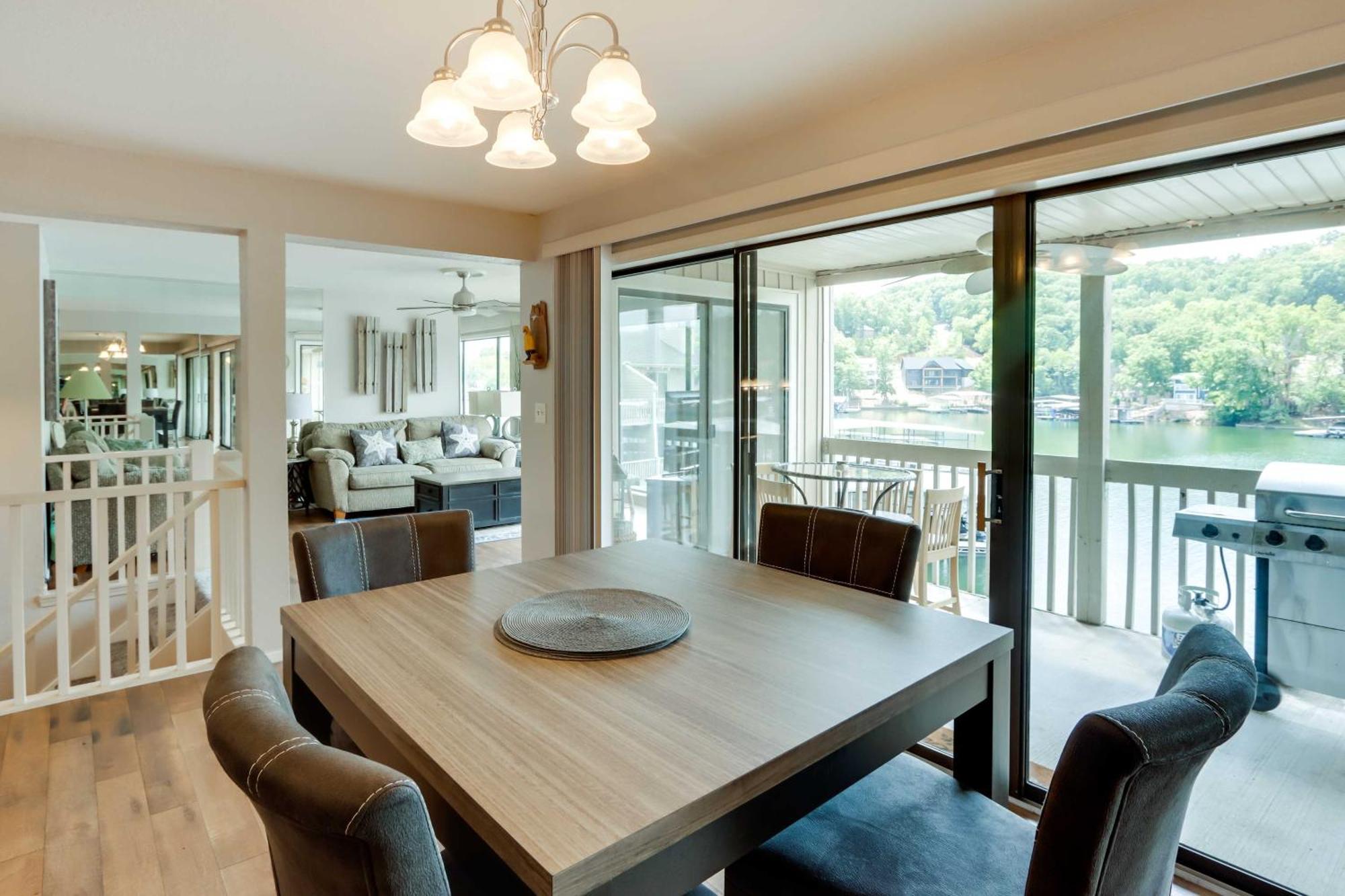 Lakefront Osage Beach Condo With Community Pool Exterior photo