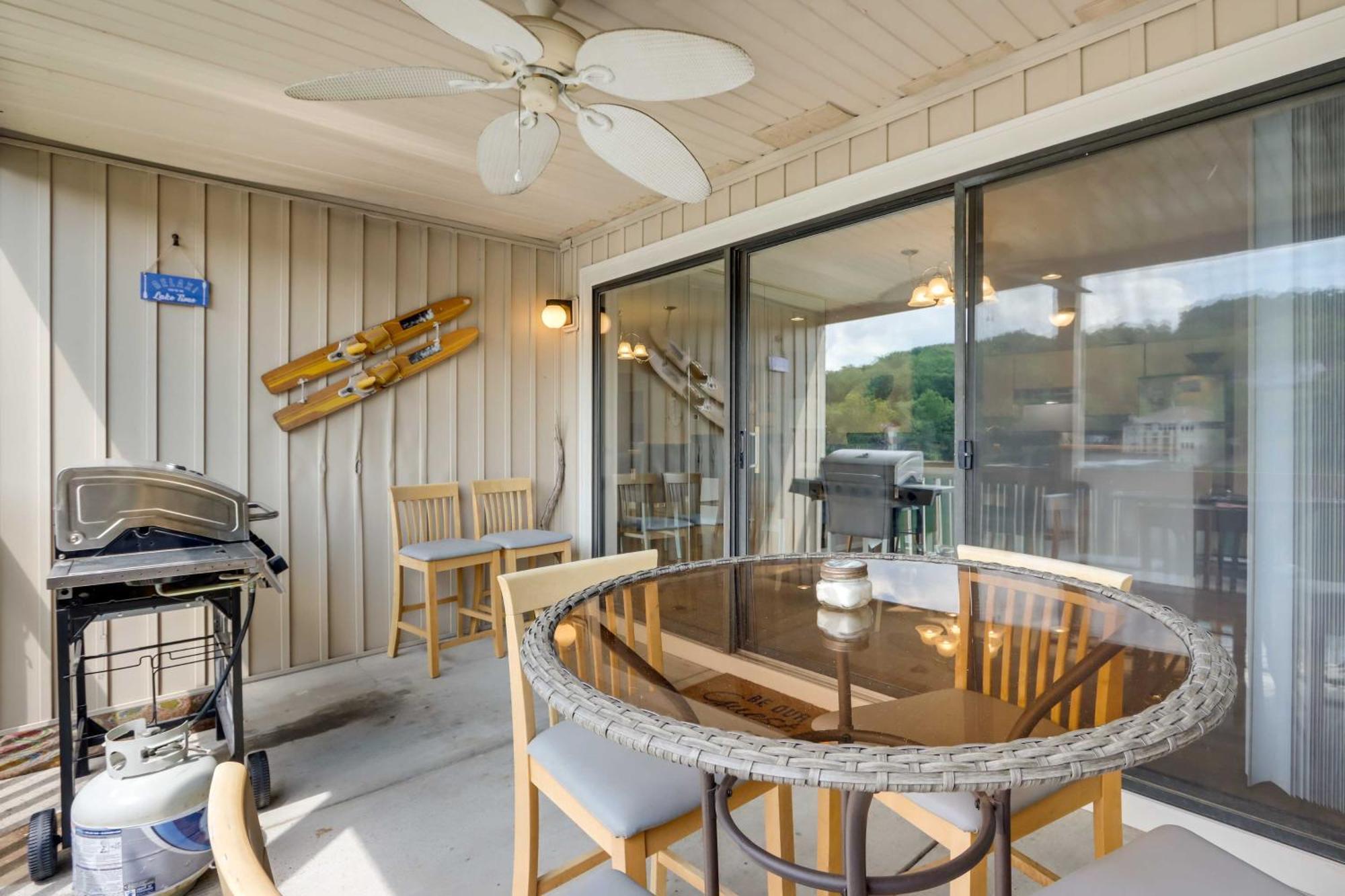 Lakefront Osage Beach Condo With Community Pool Exterior photo