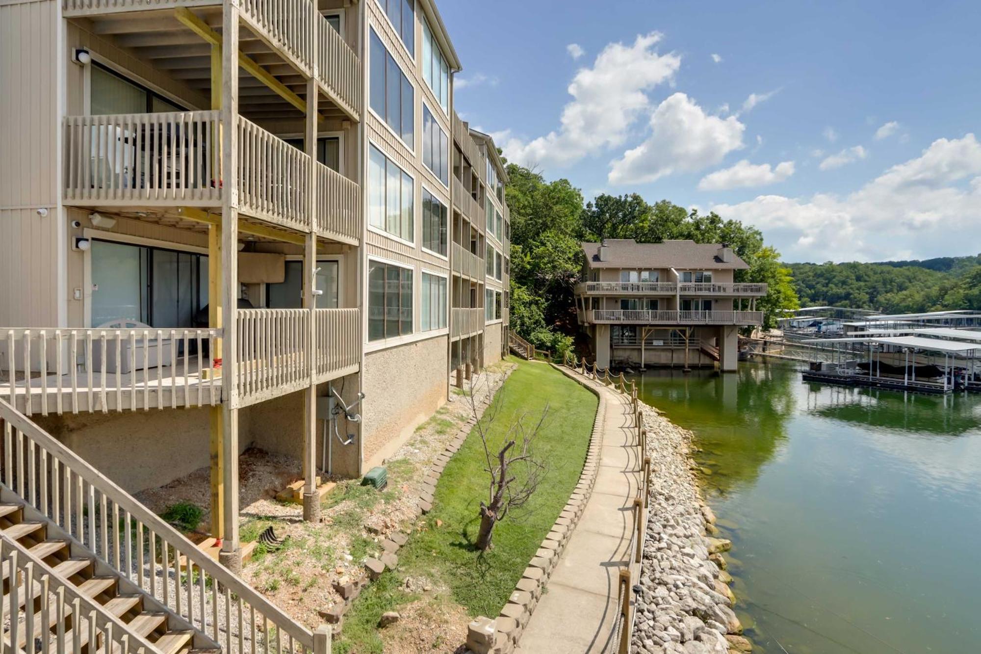 Lakefront Osage Beach Condo With Community Pool Exterior photo
